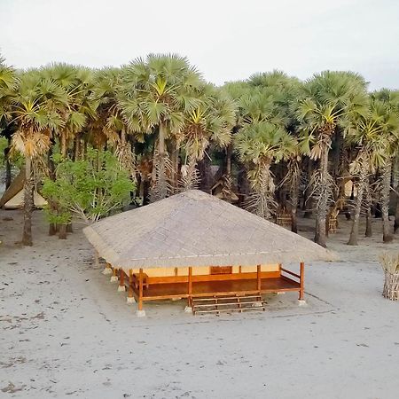 Costa Beach Resort & Club Waingapu Dış mekan fotoğraf